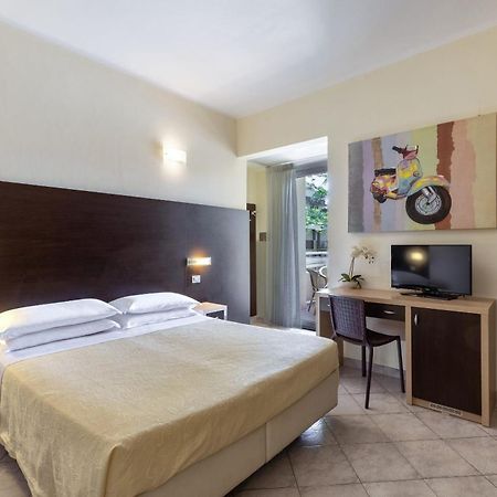 Hotel Sole Cattolica Esterno foto