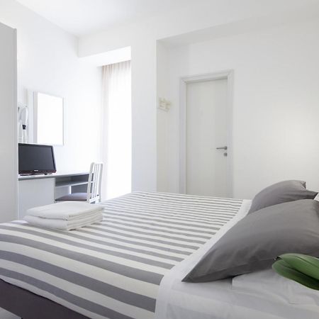 Hotel Sole Cattolica Esterno foto