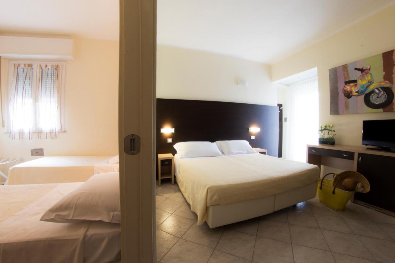 Hotel Sole Cattolica Esterno foto