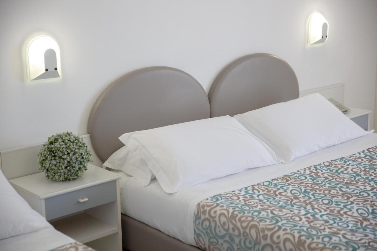 Hotel Sole Cattolica Esterno foto