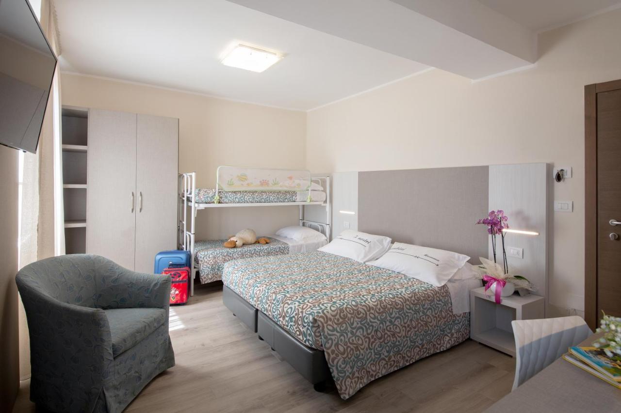Hotel Sole Cattolica Esterno foto
