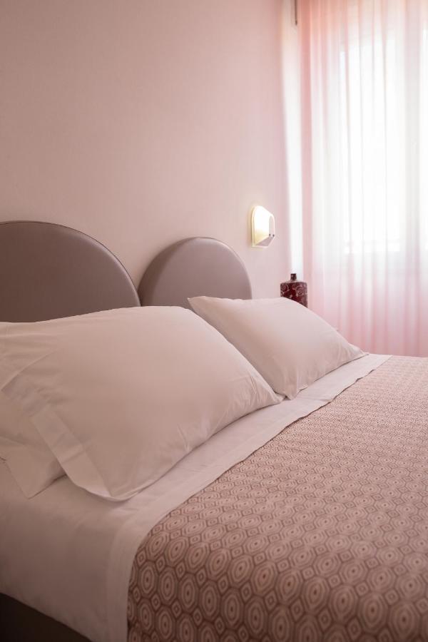 Hotel Sole Cattolica Esterno foto
