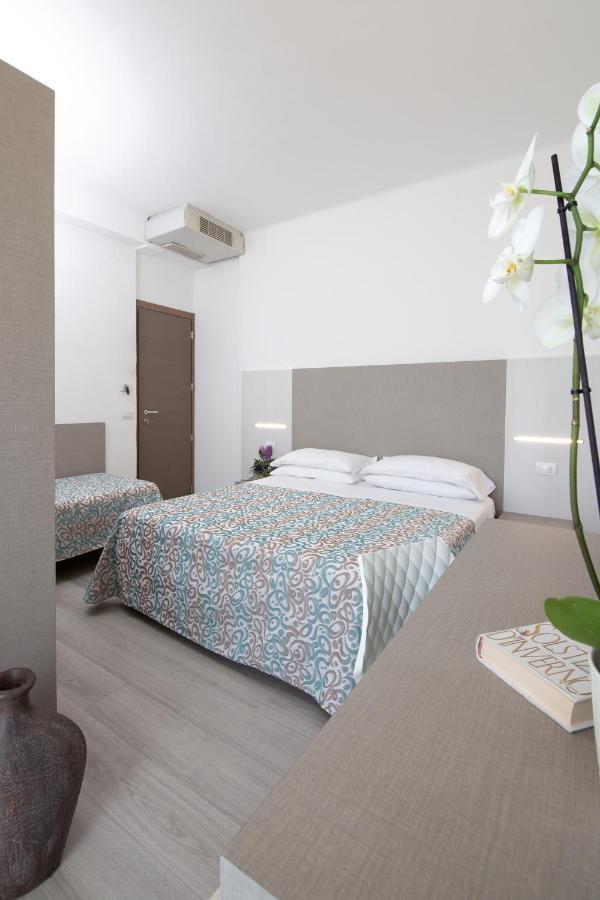 Hotel Sole Cattolica Esterno foto