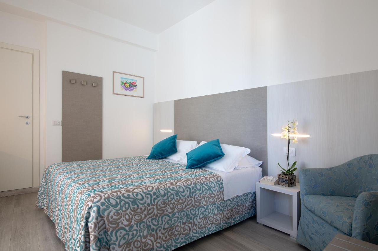 Hotel Sole Cattolica Esterno foto