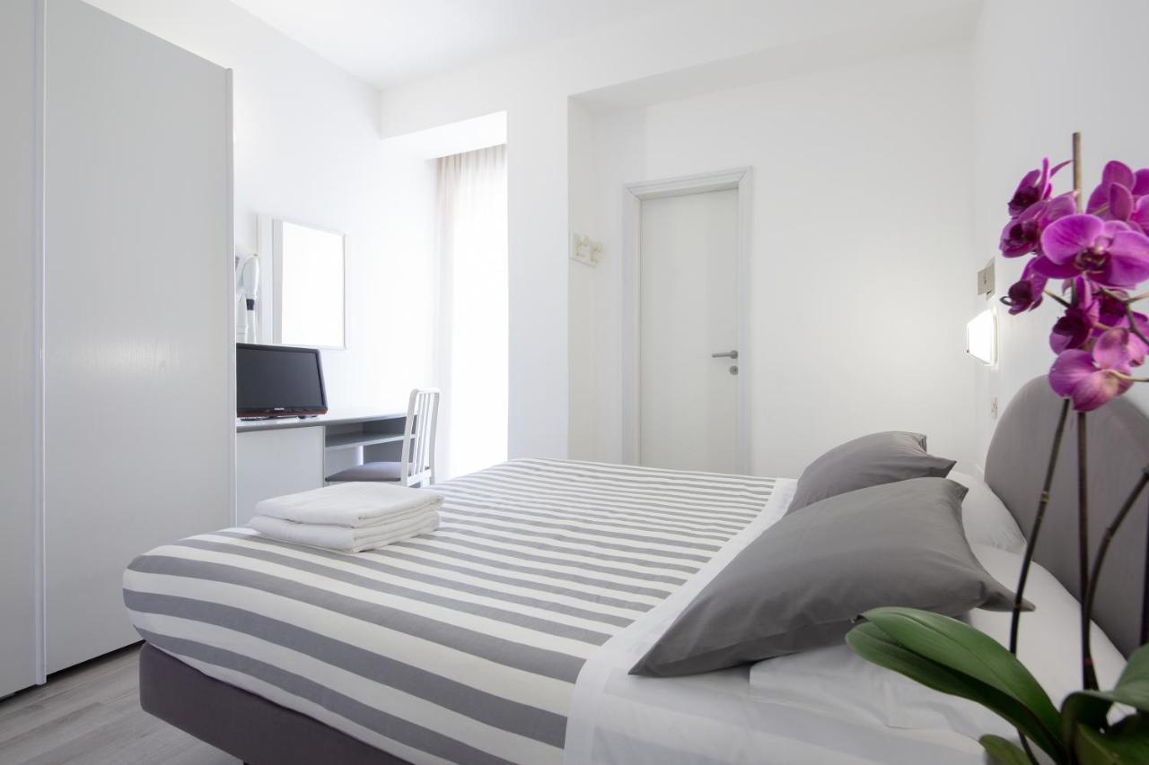 Hotel Sole Cattolica Esterno foto