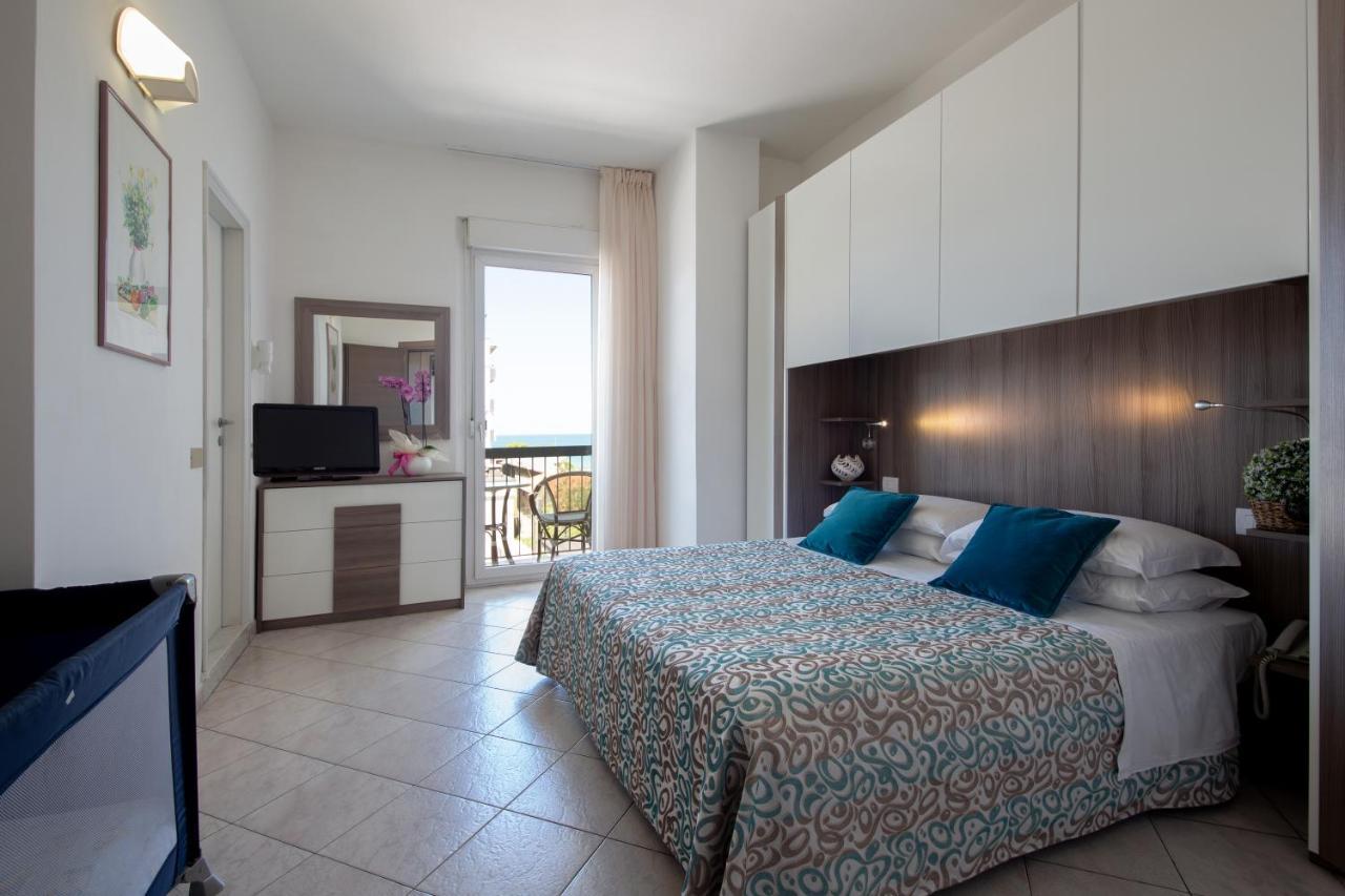 Hotel Sole Cattolica Esterno foto