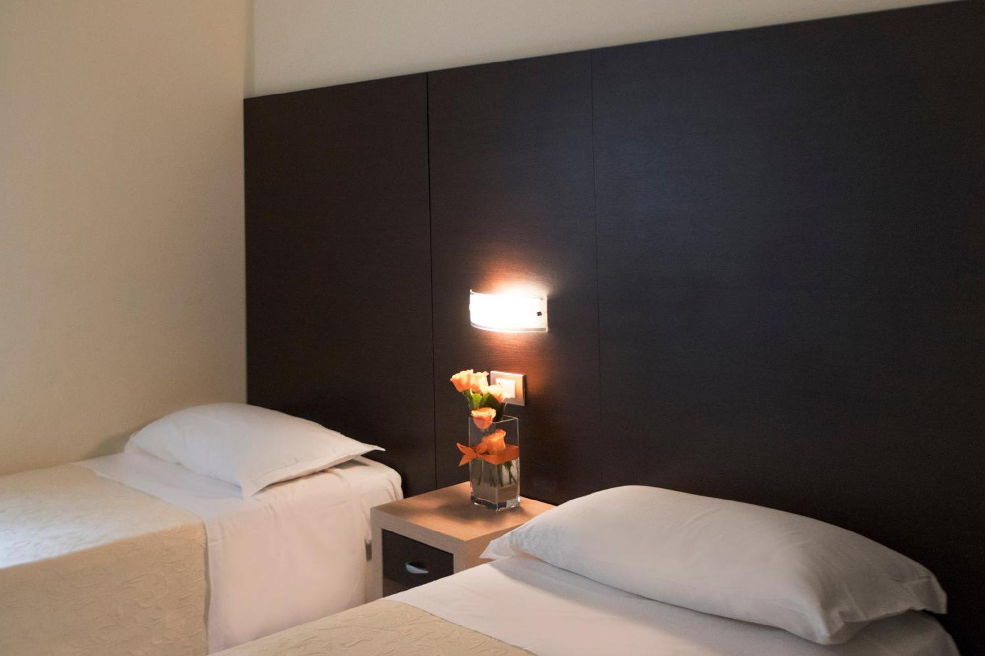 Hotel Sole Cattolica Esterno foto