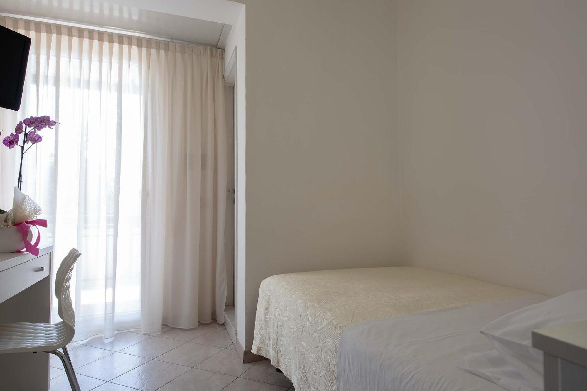 Hotel Sole Cattolica Esterno foto