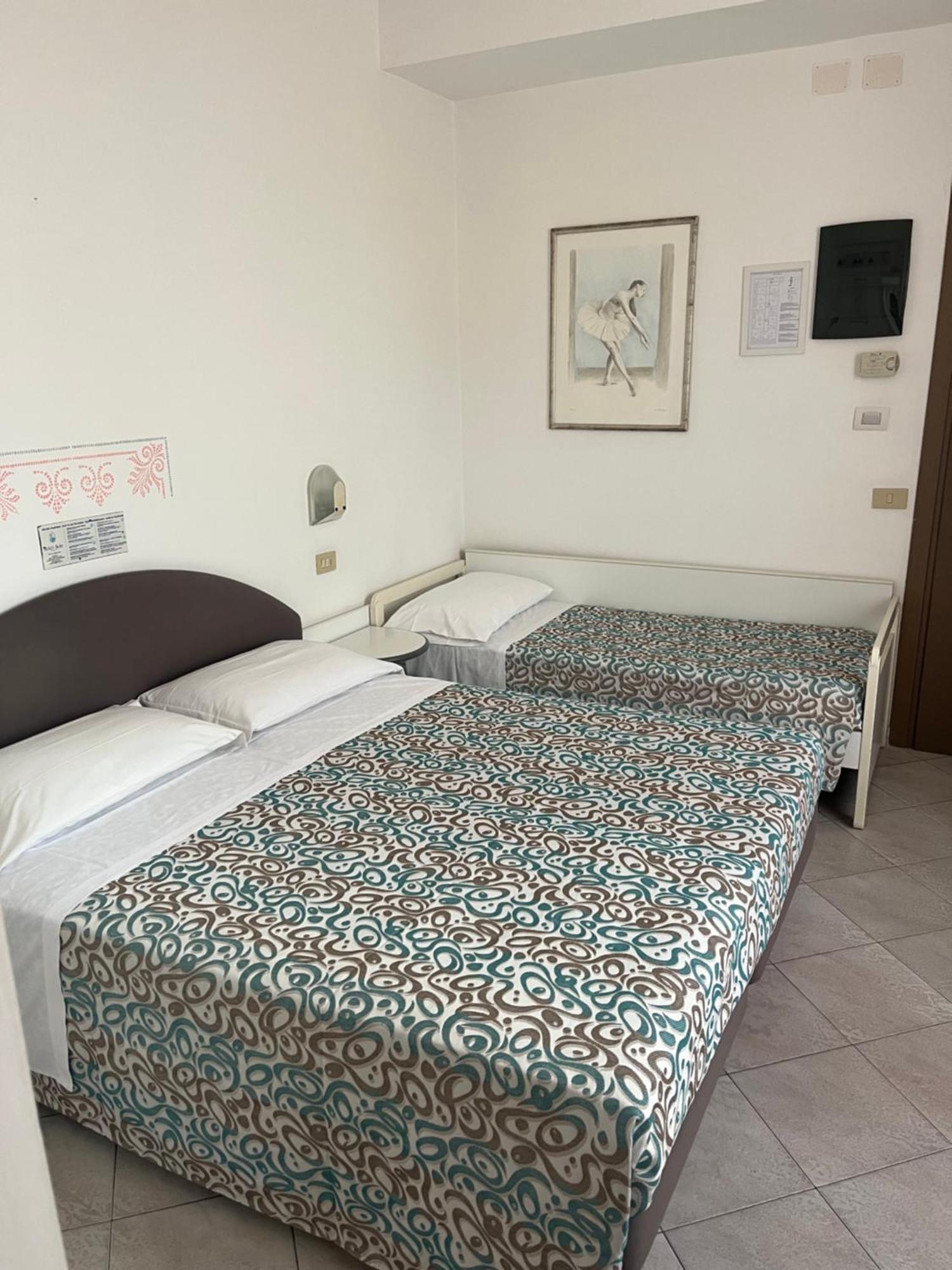 Hotel Sole Cattolica Esterno foto