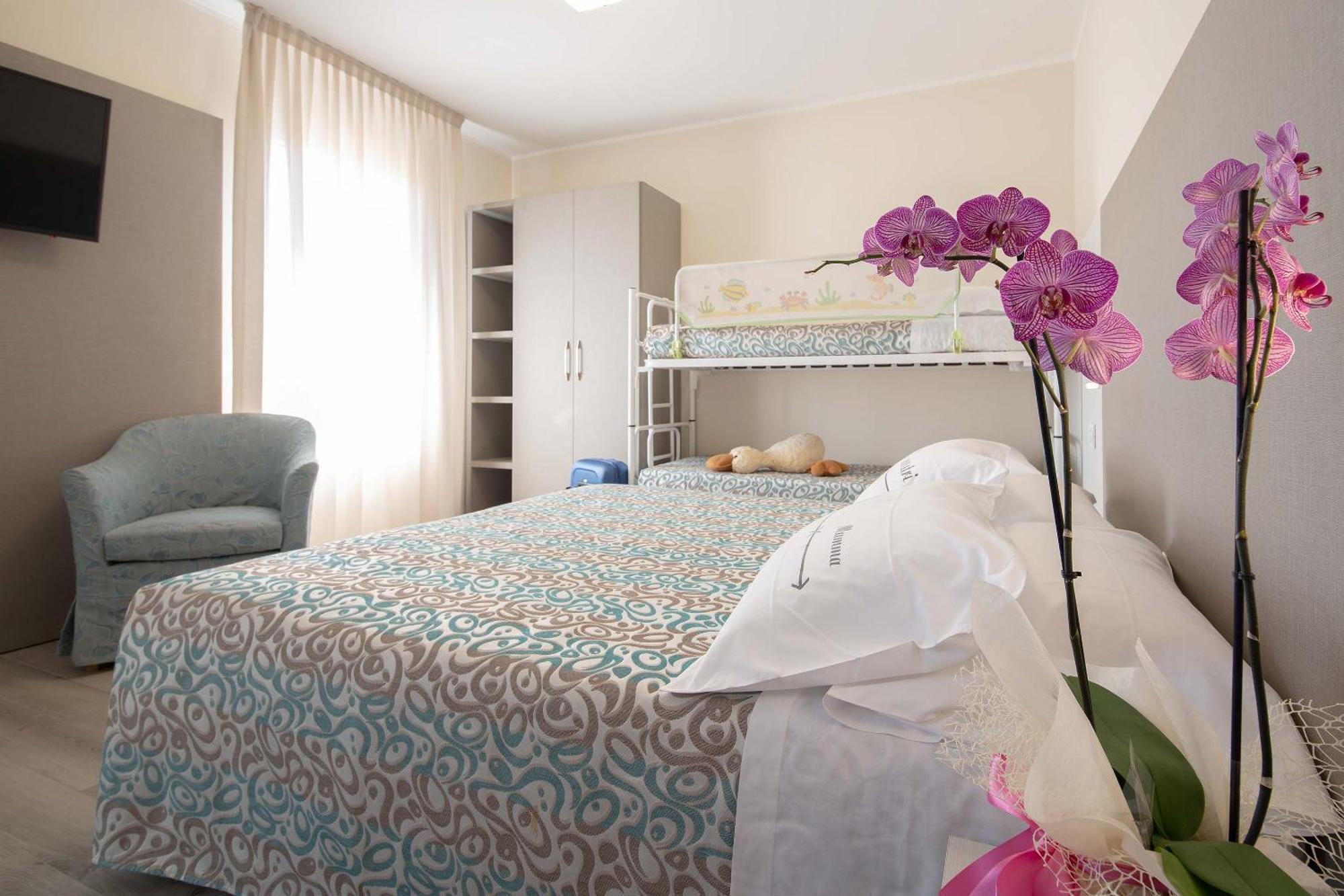 Hotel Sole Cattolica Esterno foto