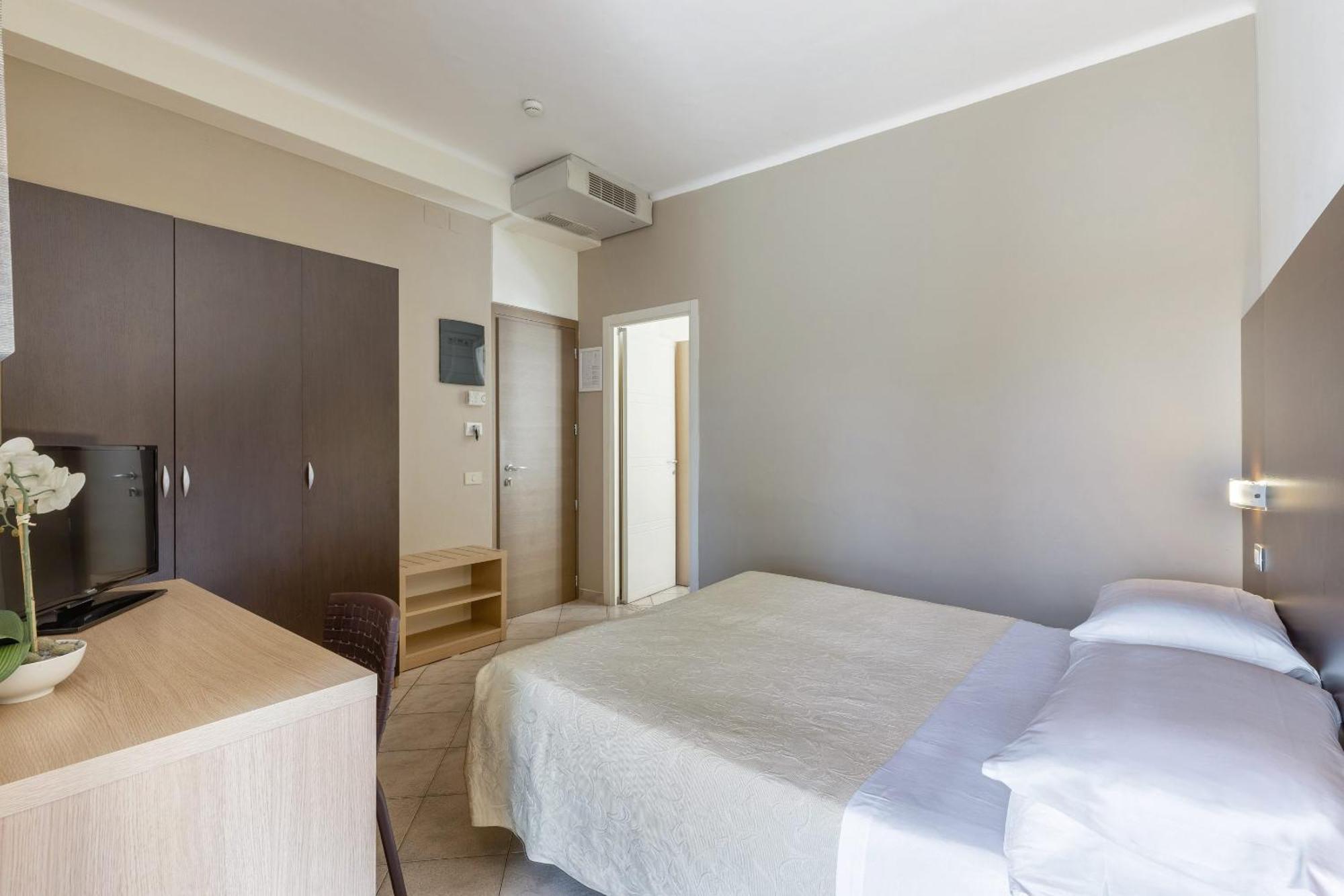 Hotel Sole Cattolica Esterno foto