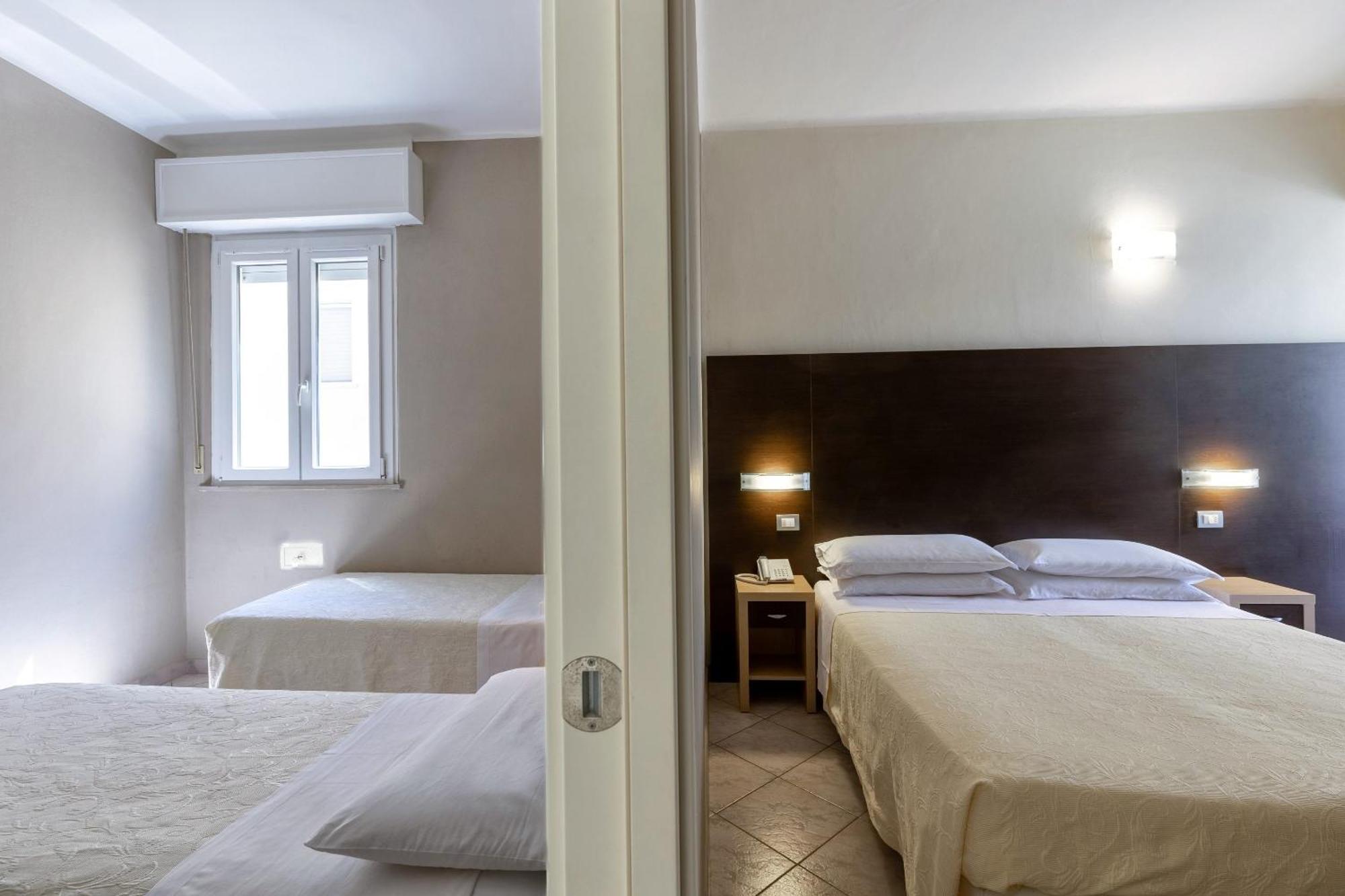 Hotel Sole Cattolica Esterno foto