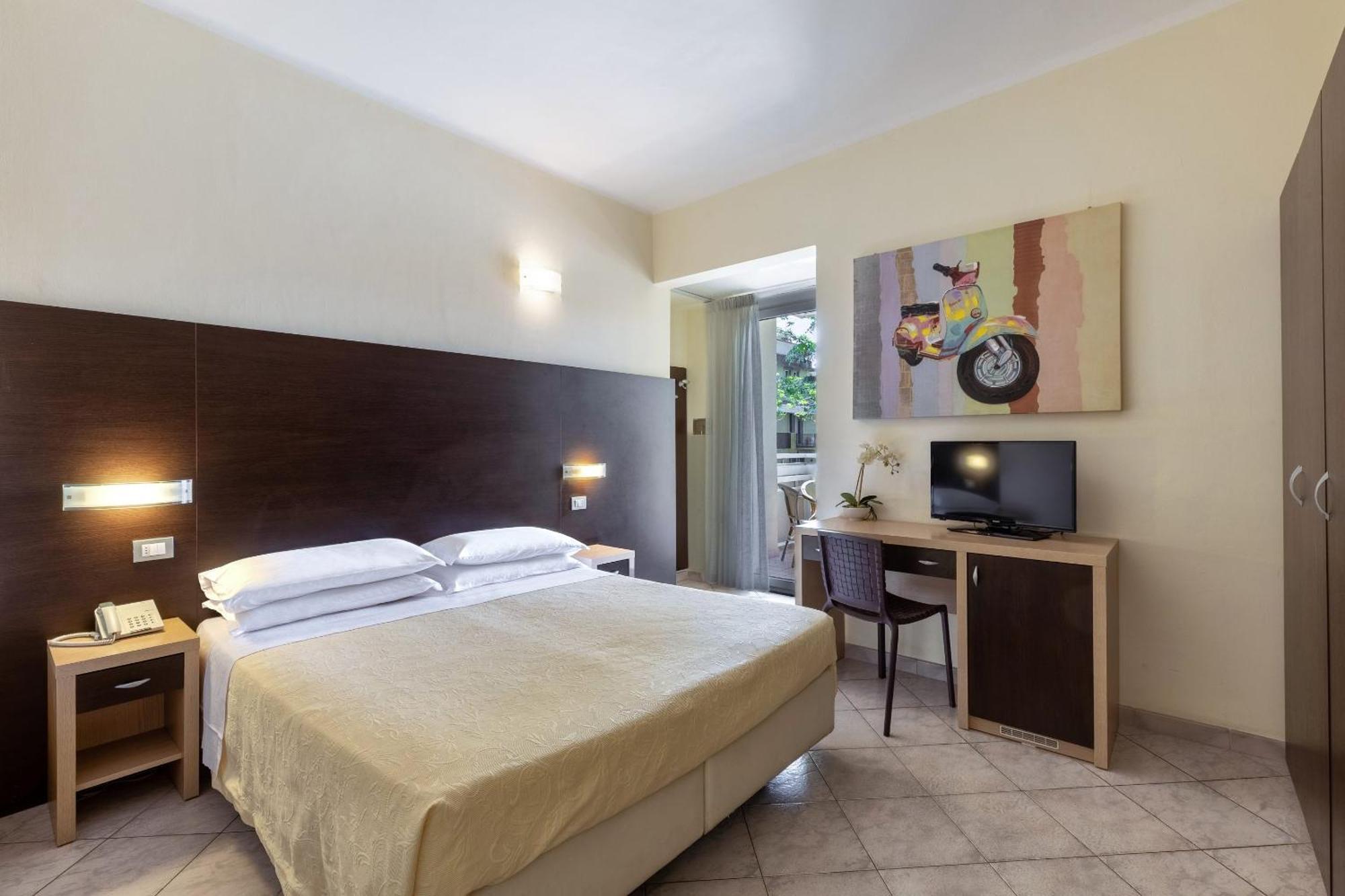 Hotel Sole Cattolica Esterno foto