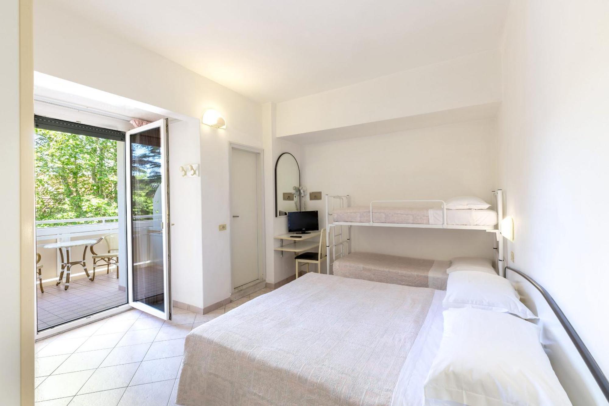 Hotel Sole Cattolica Esterno foto