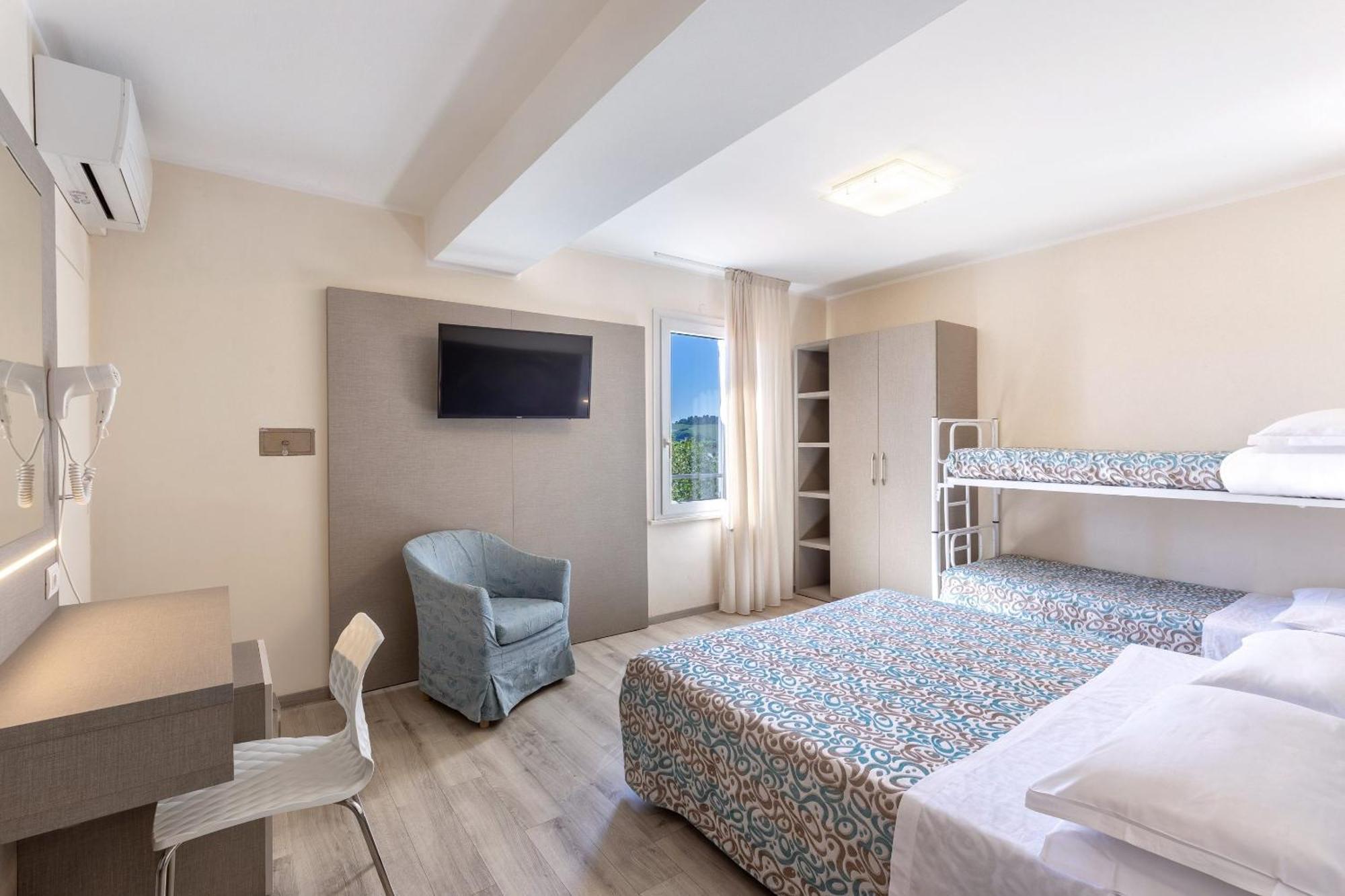 Hotel Sole Cattolica Esterno foto
