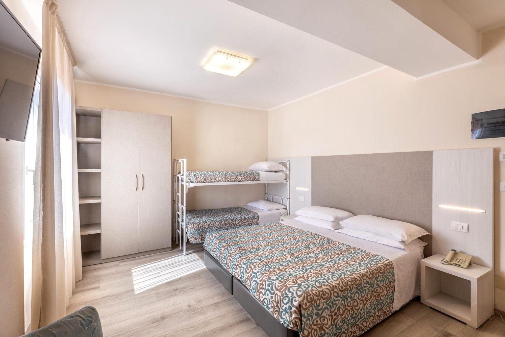 Hotel Sole Cattolica Esterno foto