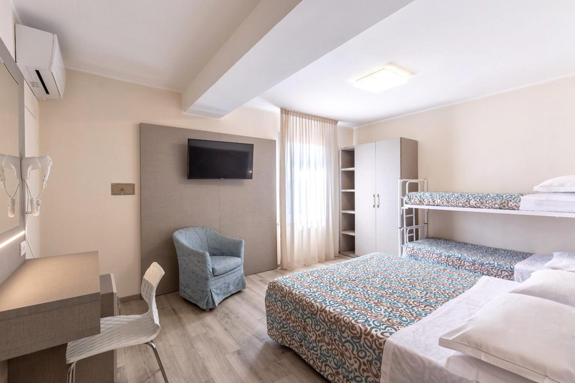 Hotel Sole Cattolica Esterno foto