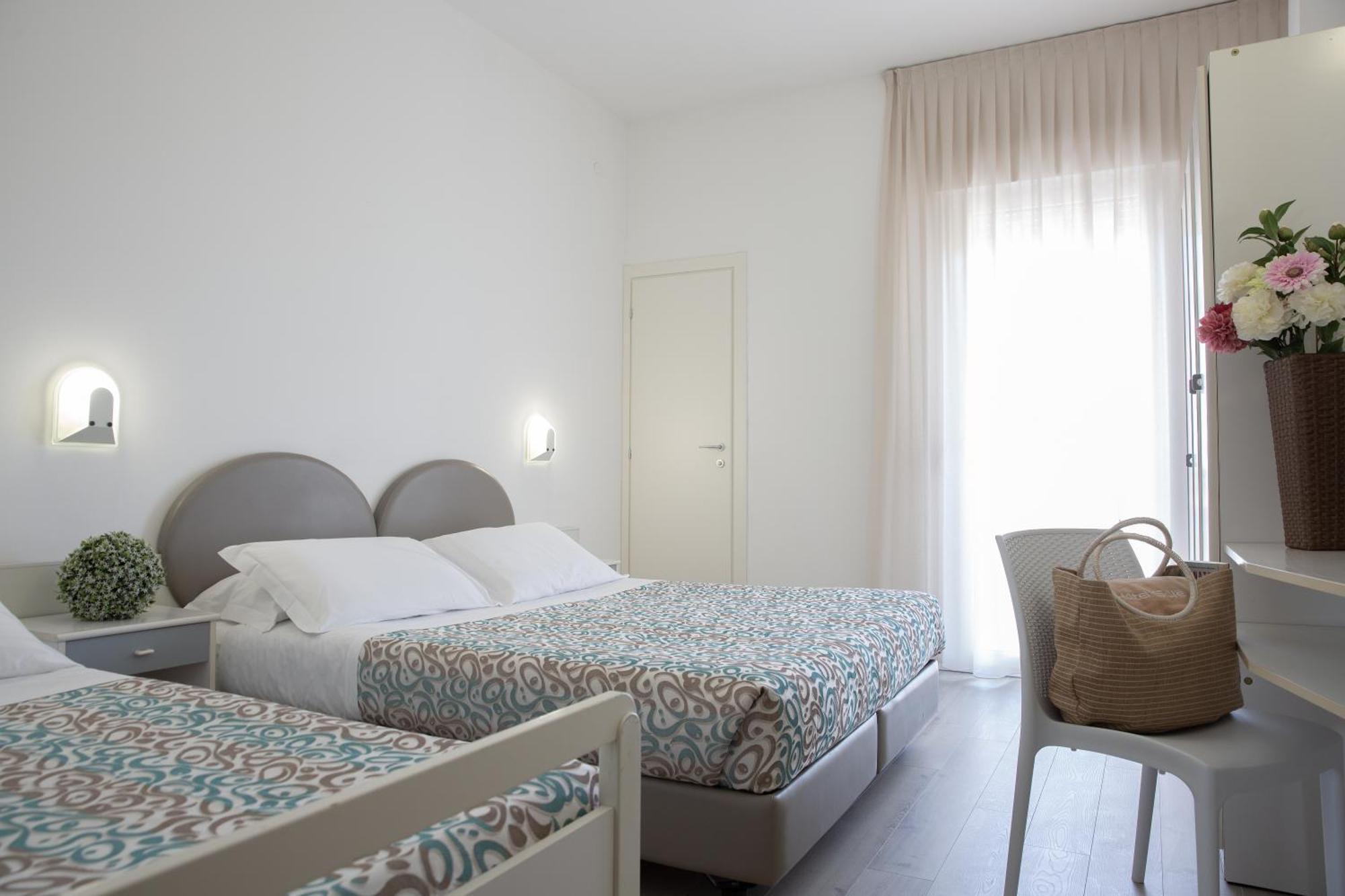 Hotel Sole Cattolica Esterno foto