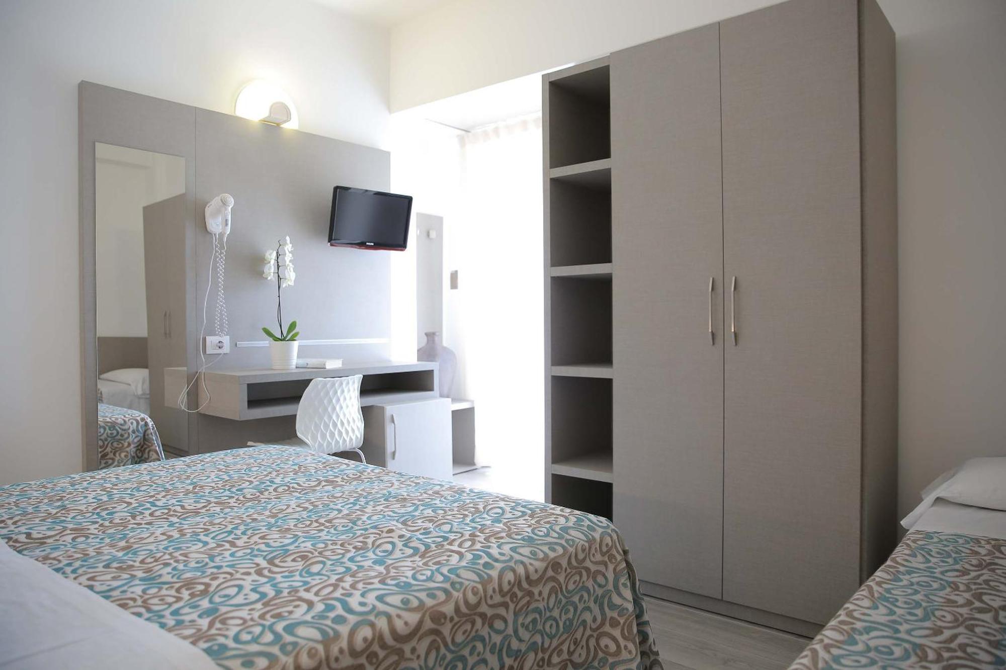 Hotel Sole Cattolica Esterno foto