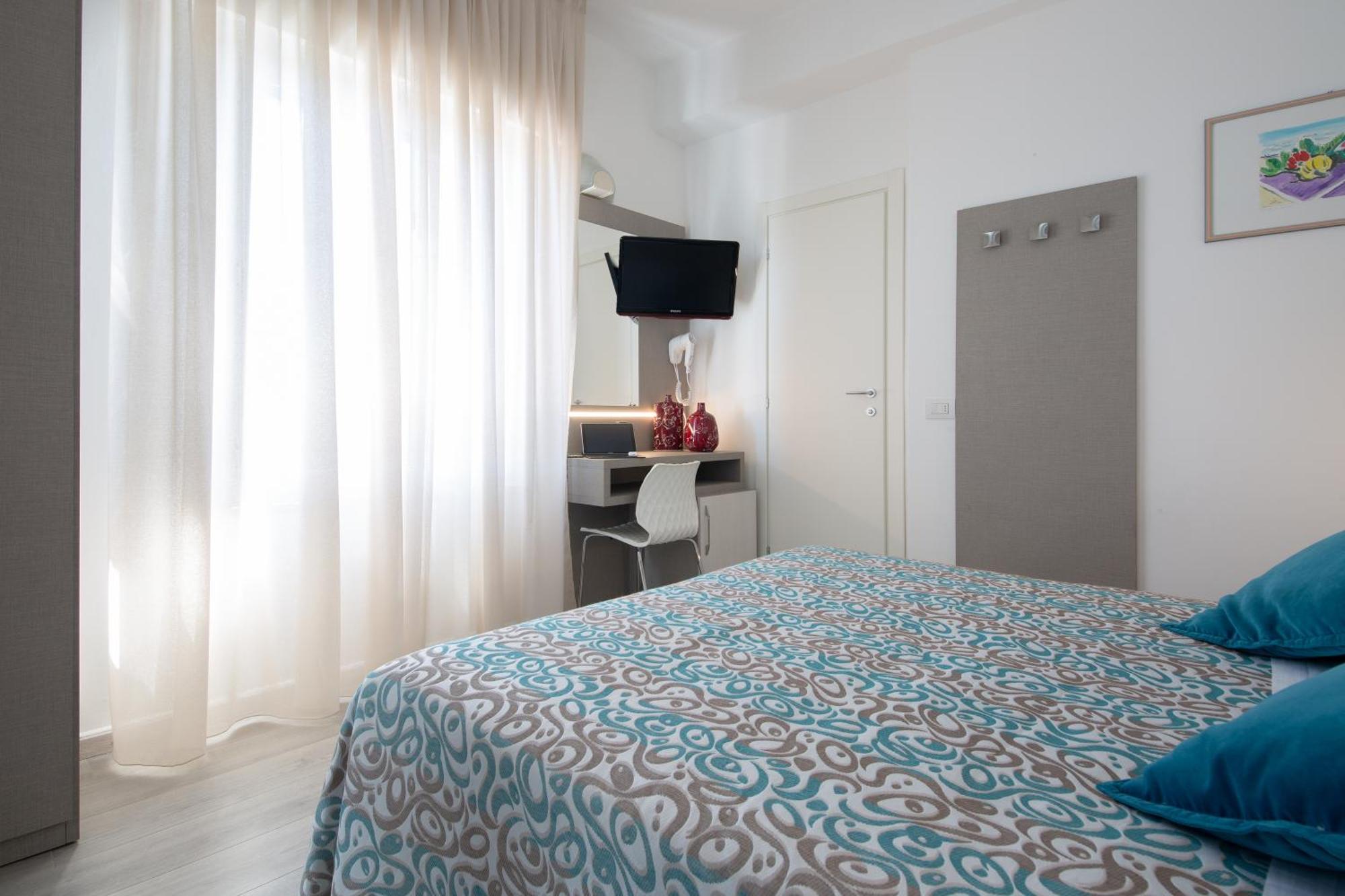 Hotel Sole Cattolica Esterno foto