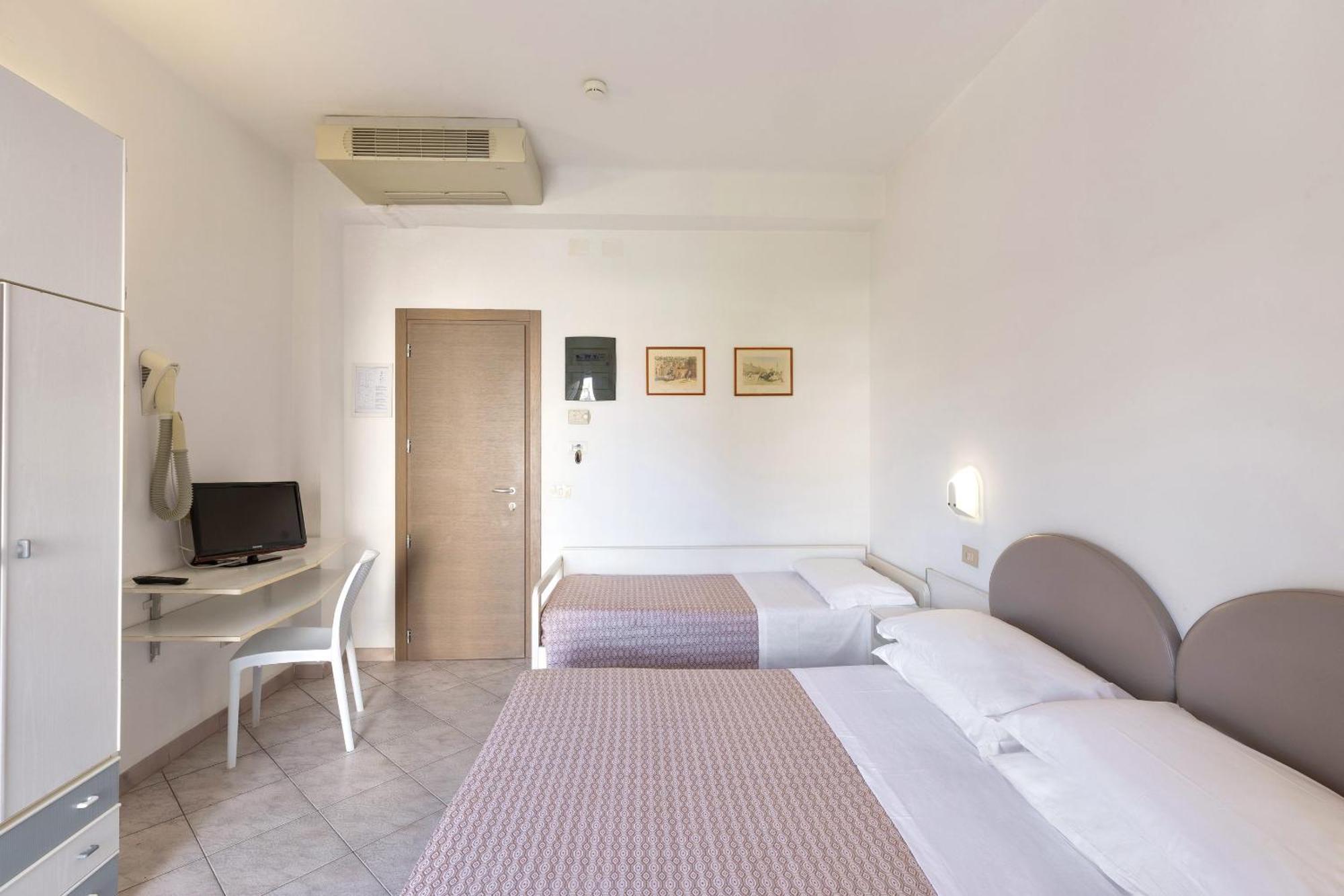 Hotel Sole Cattolica Esterno foto