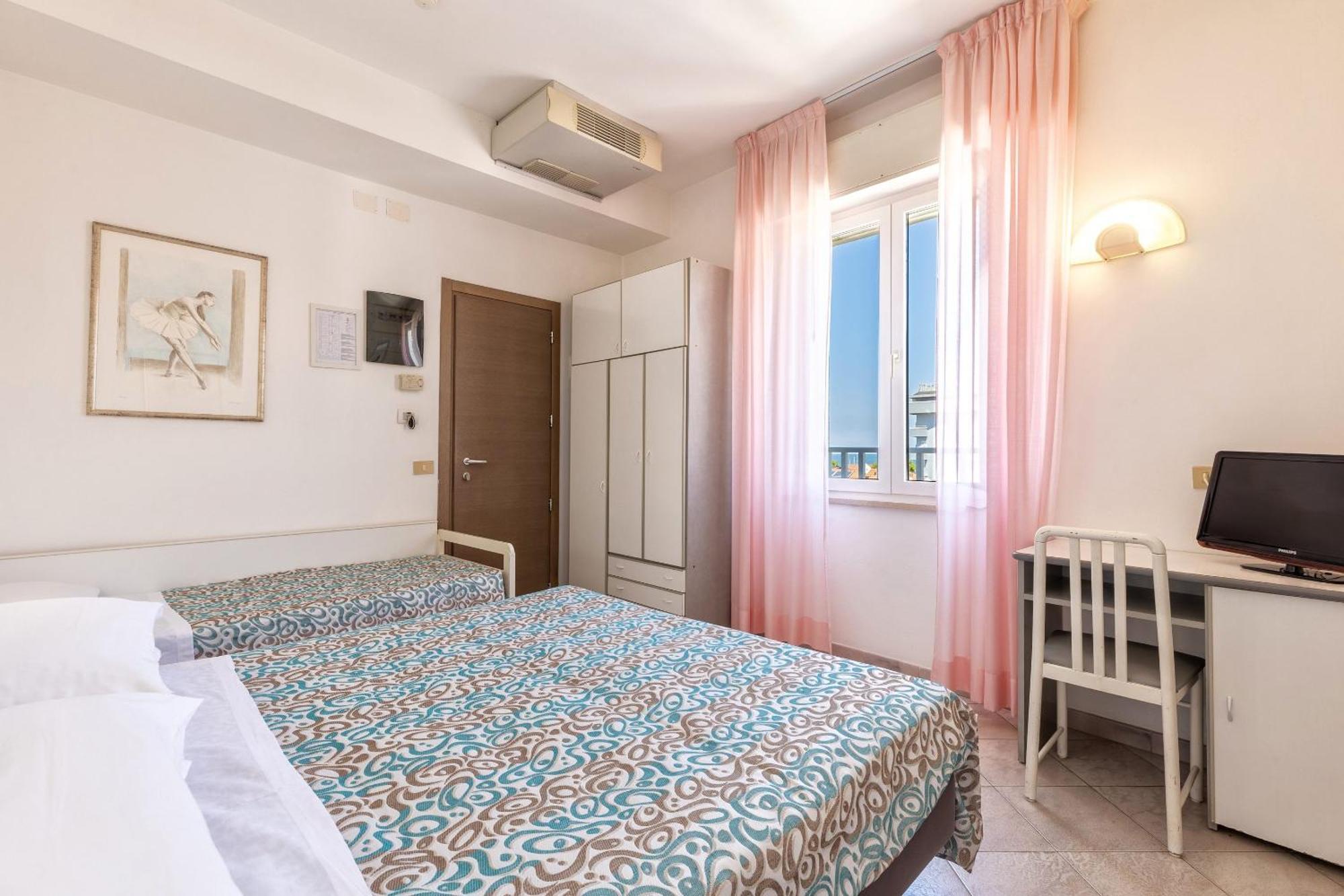 Hotel Sole Cattolica Esterno foto