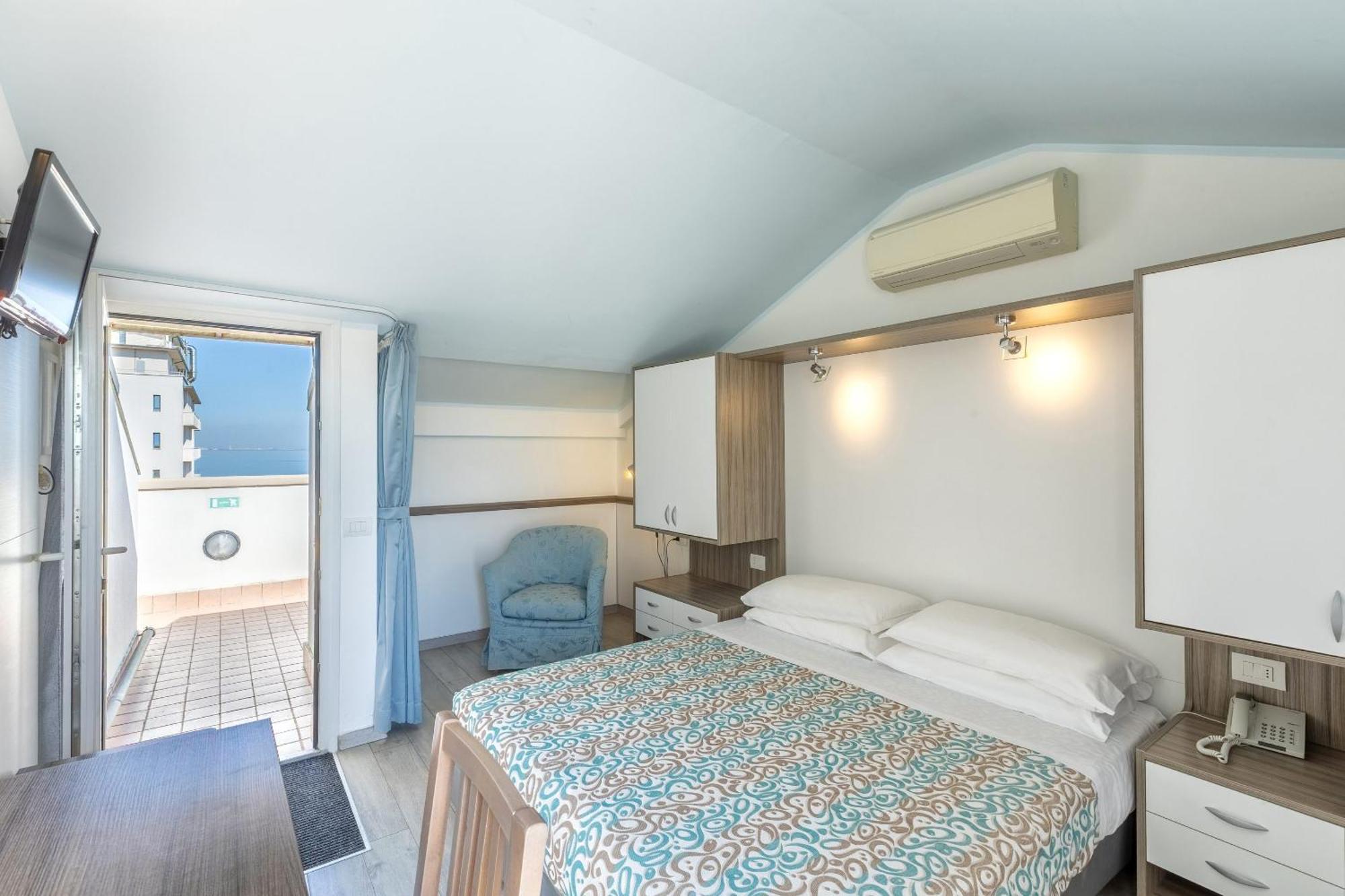 Hotel Sole Cattolica Esterno foto
