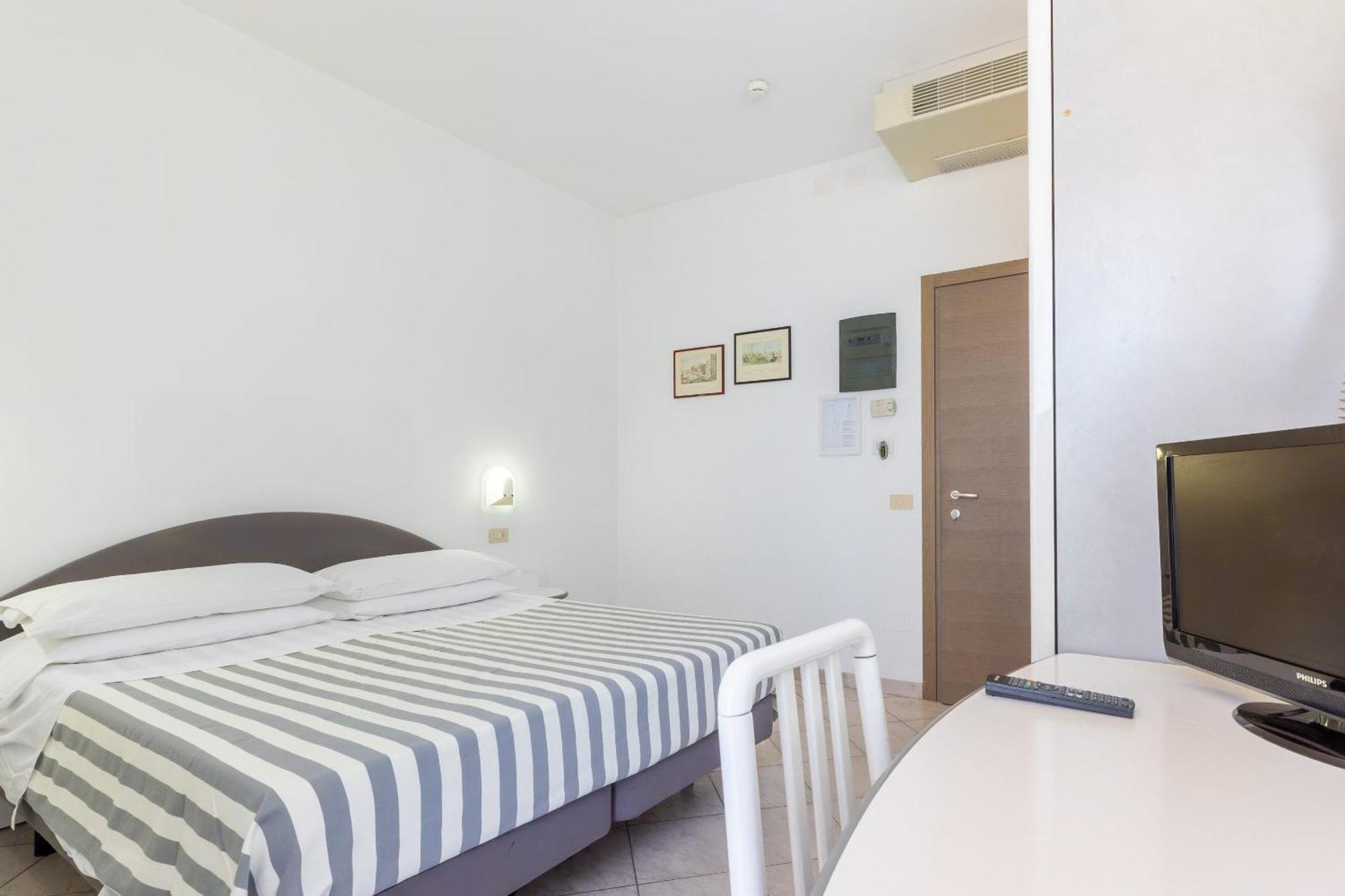 Hotel Sole Cattolica Esterno foto