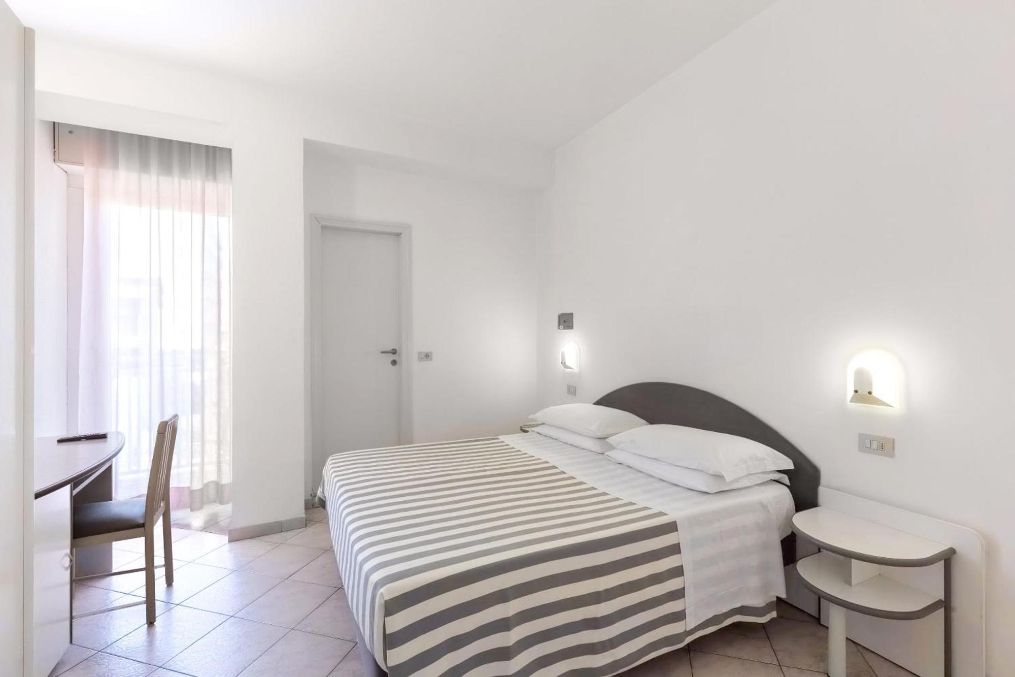 Hotel Sole Cattolica Esterno foto