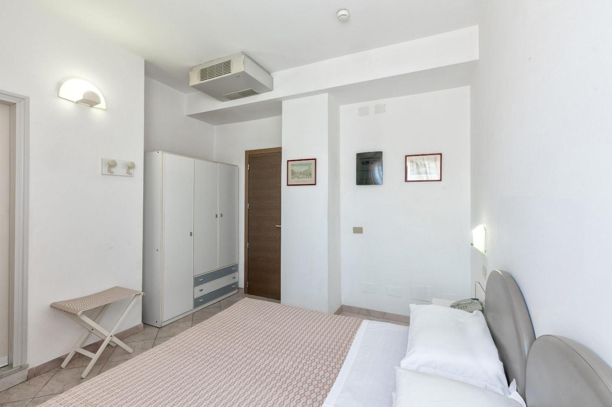 Hotel Sole Cattolica Esterno foto