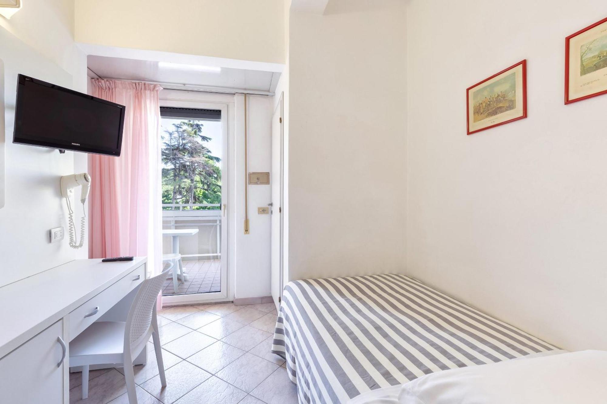 Hotel Sole Cattolica Esterno foto