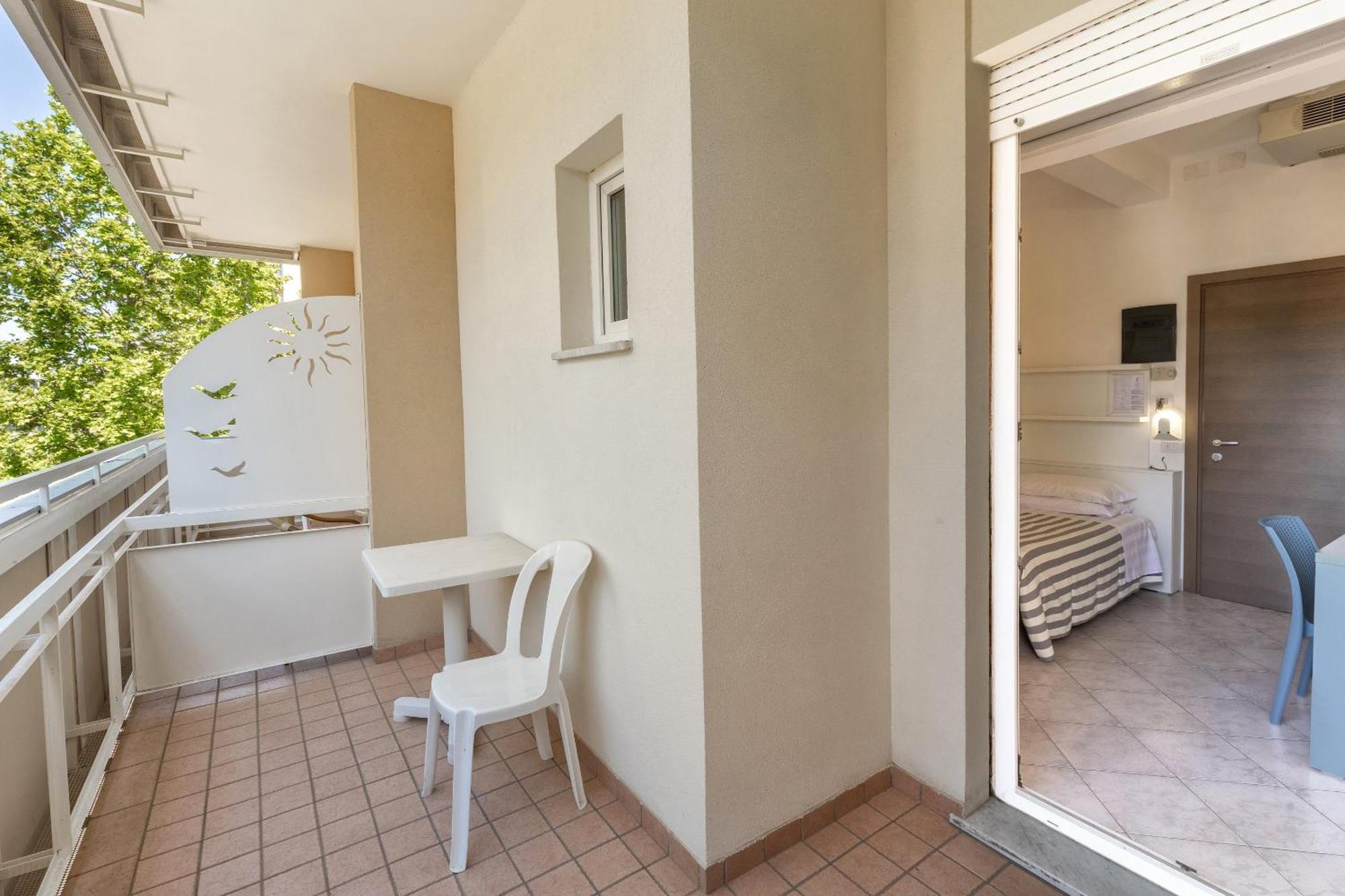 Hotel Sole Cattolica Esterno foto